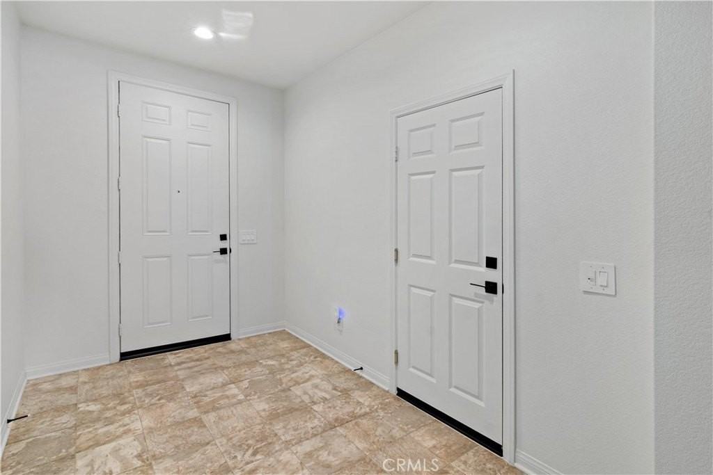 28380 Patches Dr - Photo 4 of 49