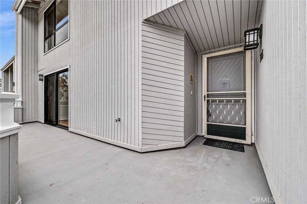305 Columbia St - Photo 3 of 31