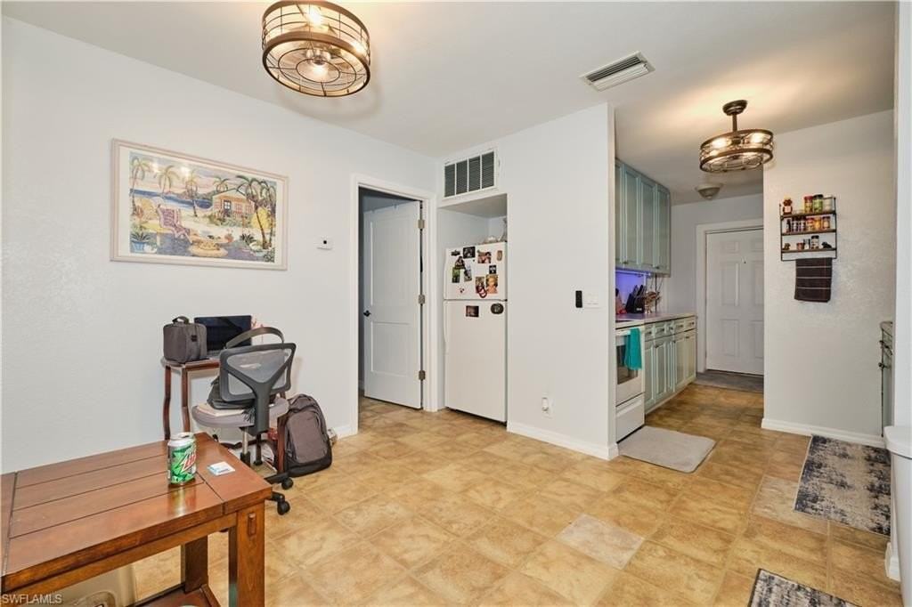 16820 Banyon Dr - Photo 4 of 12