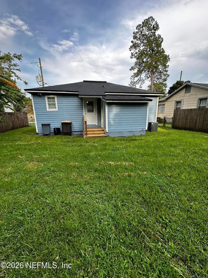 1290 Stimson St - Photo 2 of 9