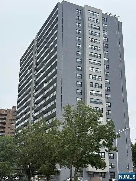 285 Aycrigg Ave #20C - Photo 6 of 8