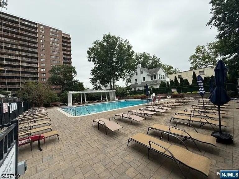 285 Aycrigg Ave #20C - Photo 7 of 8