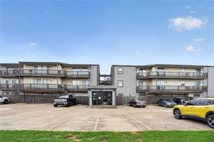 featured image of 2301 Edenborn Ave #1007