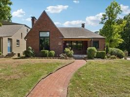 featured image of 2704 E 13th St