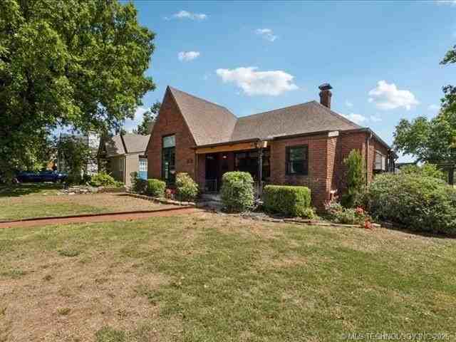 2704 E 13th St - Photo 2 of 28