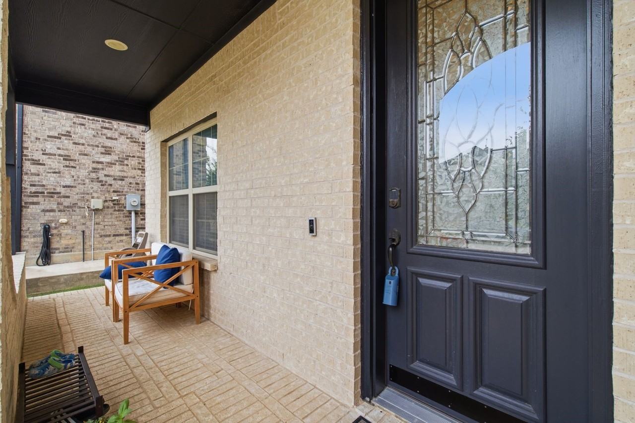 1216 Bayonet St - Photo 5 of 39