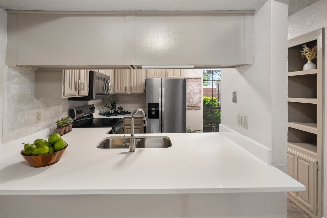 333 Melrose Dr #22D - Photo 3 of 30
