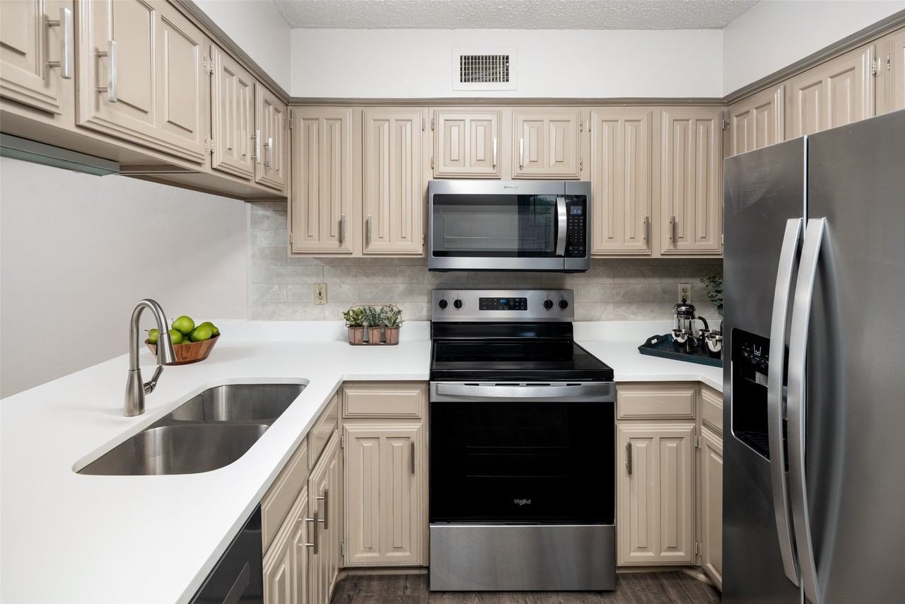 333 Melrose Dr #22D - Photo 4 of 30