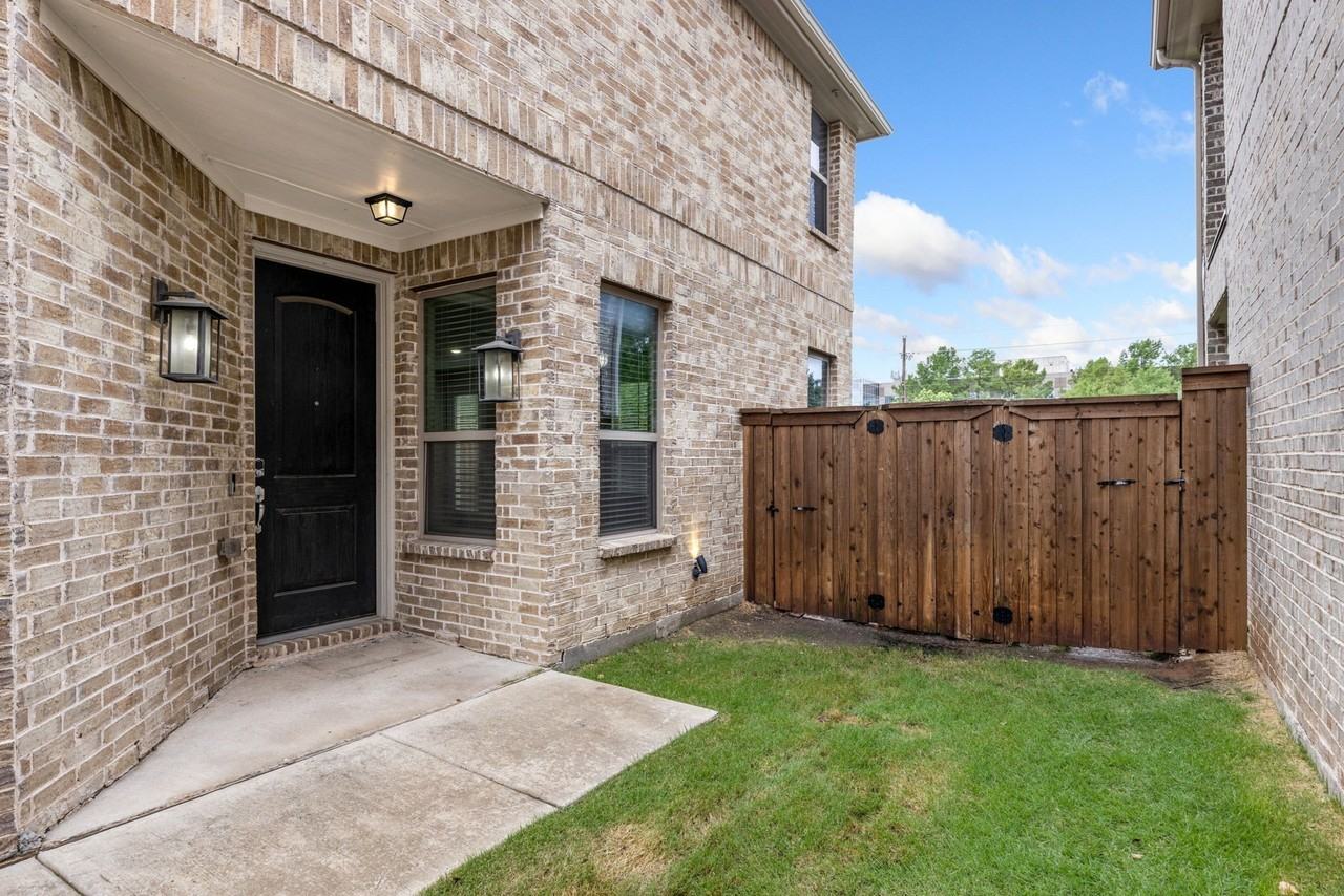 3012 Galveston St - Photo 3 of 21