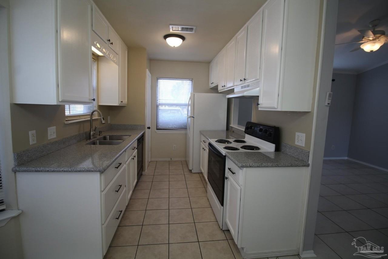 1455 Sanibel Ln - Photo 6 of 15