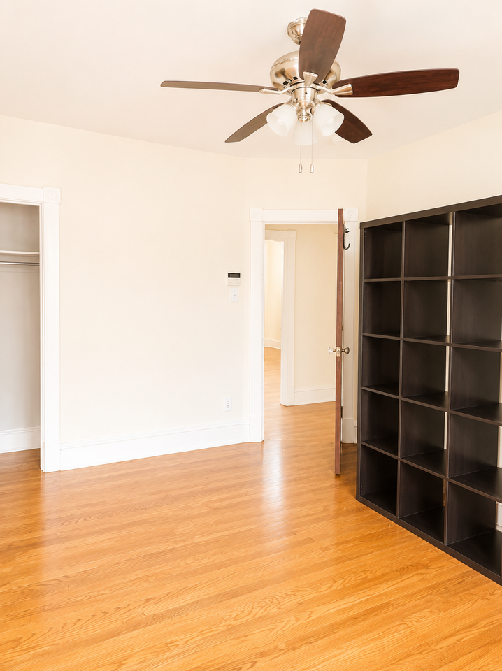 104 W 35th St - Photo 2 of 12