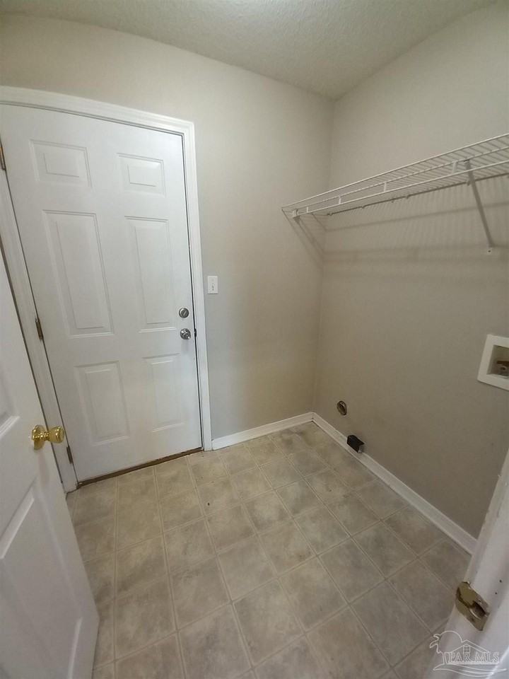 537 Batten Blvd - Photo 5 of 18