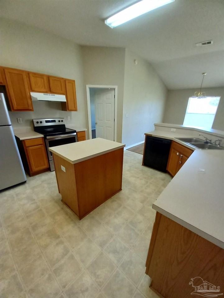 537 Batten Blvd - Photo 6 of 18
