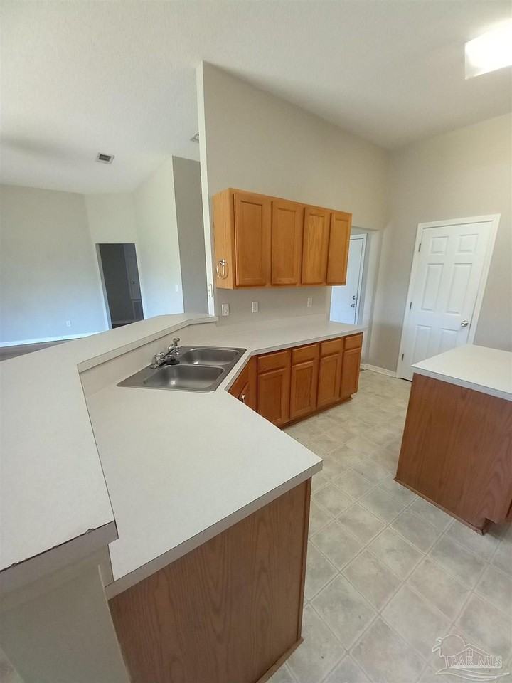 537 Batten Blvd - Photo 7 of 18