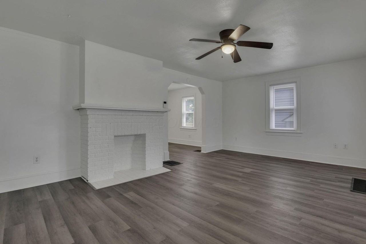 1411 Genessee Ave - Photo 5 of 34