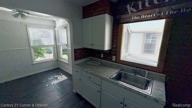 3404 Edgewood St - Photo 4 of 14
