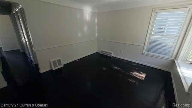 3404 Edgewood St - Photo 6 of 14