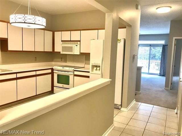 41855 Cantebury Dr - Photo 4 of 9