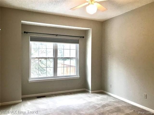 41855 Cantebury Dr - Photo 5 of 9