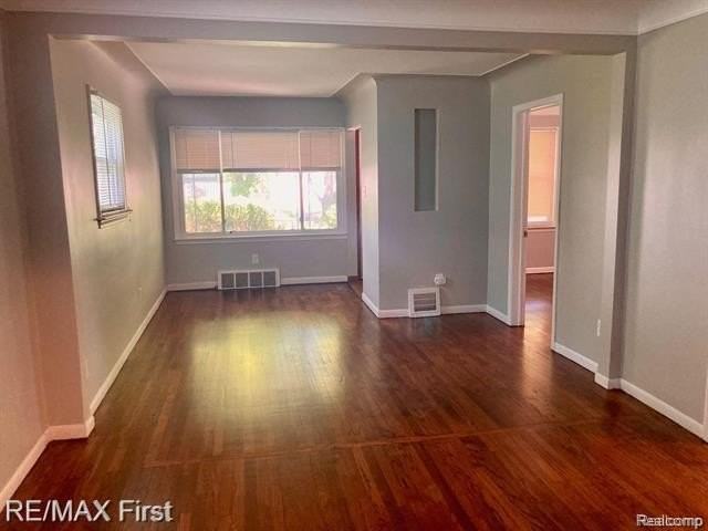 340 E Maxlow Ave - Photo 2 of 11