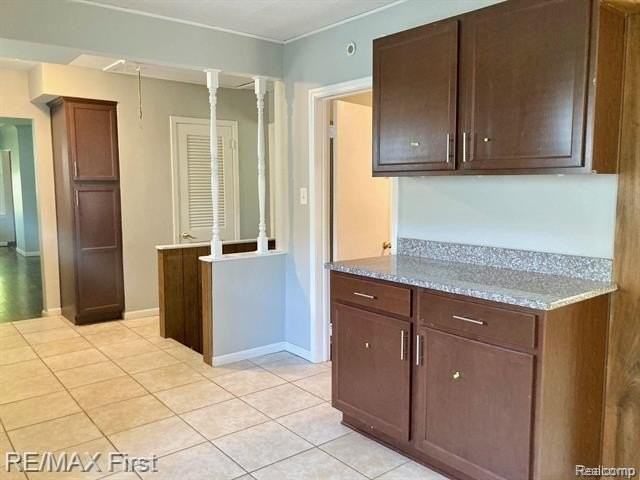340 E Maxlow Ave - Photo 4 of 11