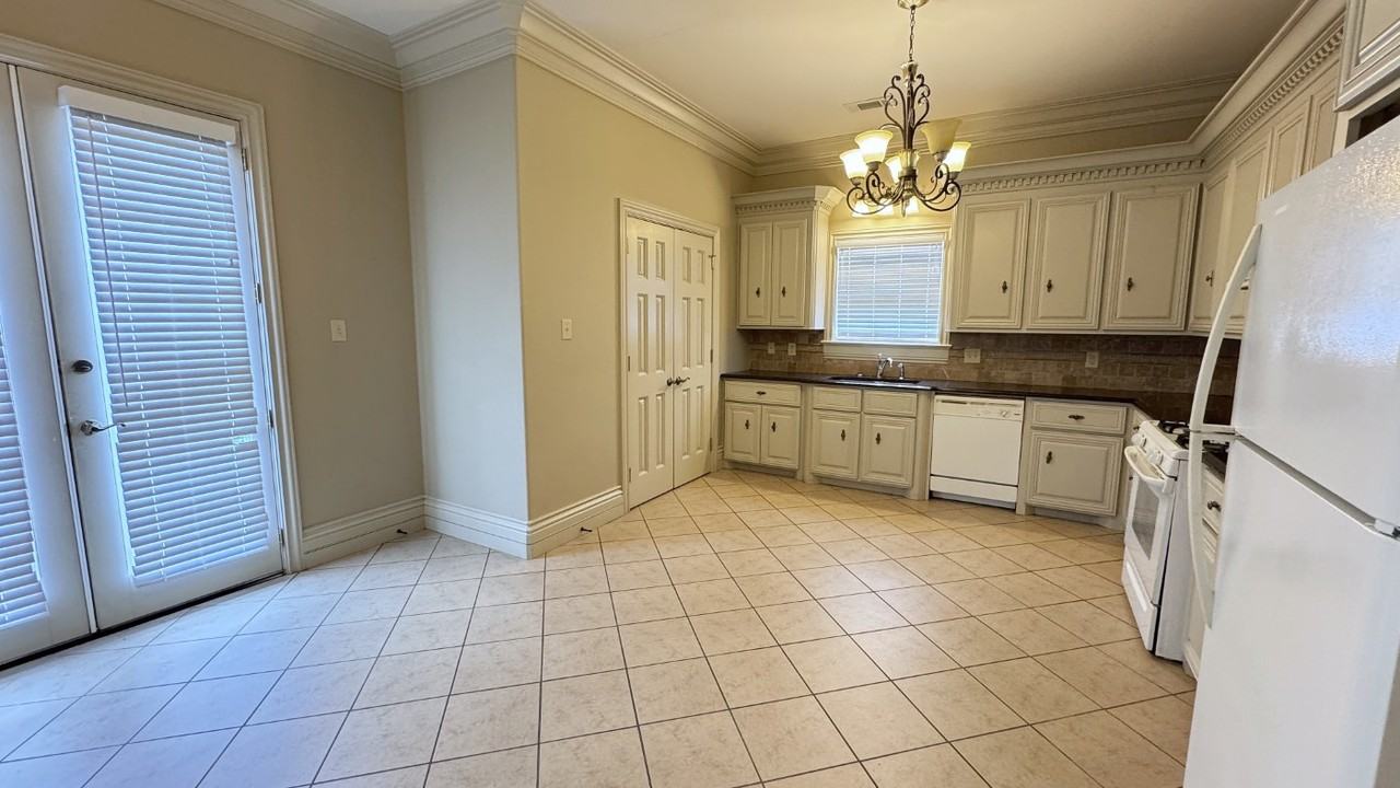 1604 N Mcguire Ave #2 - Photo 4 of 13