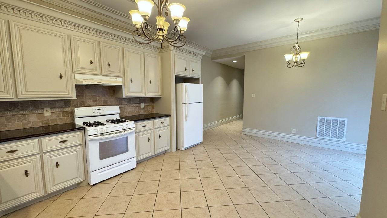 1604 N Mcguire Ave #2 - Photo 6 of 13