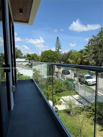 50 Ne 49th St - Photo 6 of 34