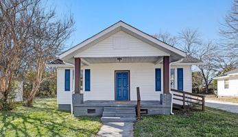 featured image of 105 S Elm St
