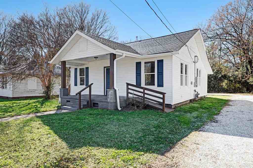 105 S Elm St - Photo 2 of 14
