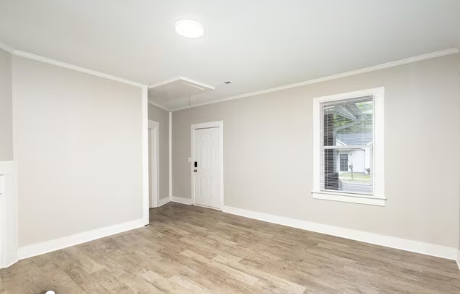 105 S Elm St - Photo 5 of 14
