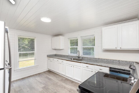 105 S Elm St - Photo 6 of 14