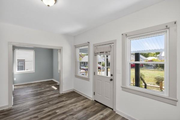 903 Berry St - Photo 4 of 16