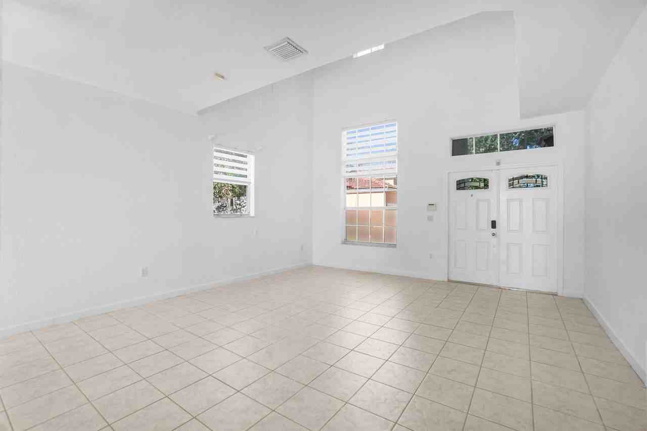 9002 Sw 214th St - Photo 4 of 40