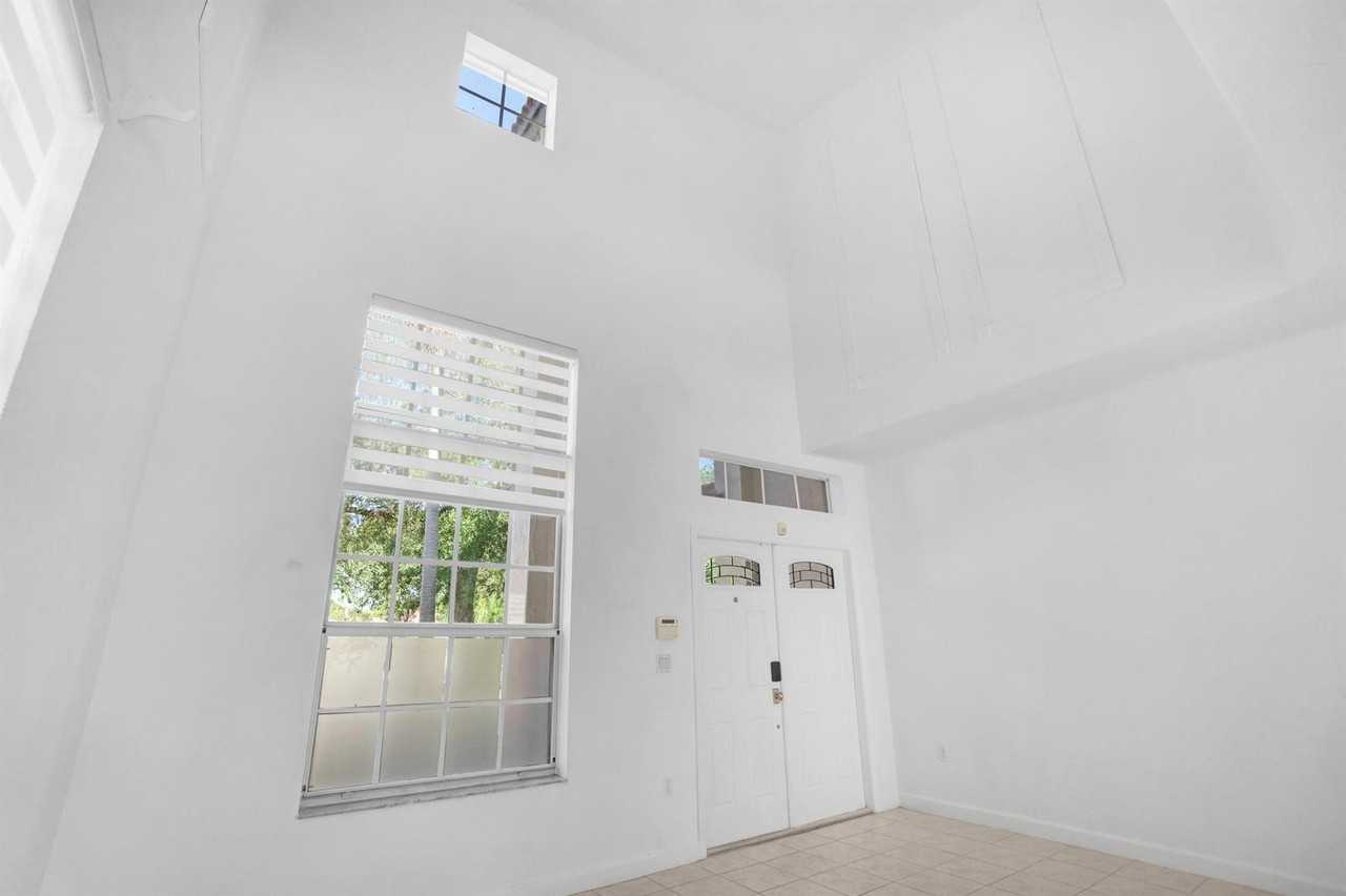 9002 Sw 214th St - Photo 5 of 40