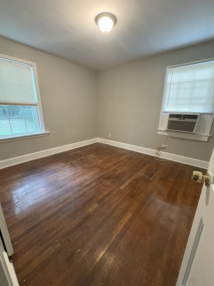 2911 Althea St - Photo 4 of 7