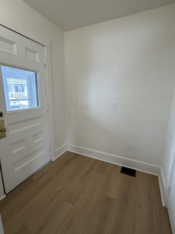 78 Central Street. Brattleboro Vermont - Photo 4 of 14