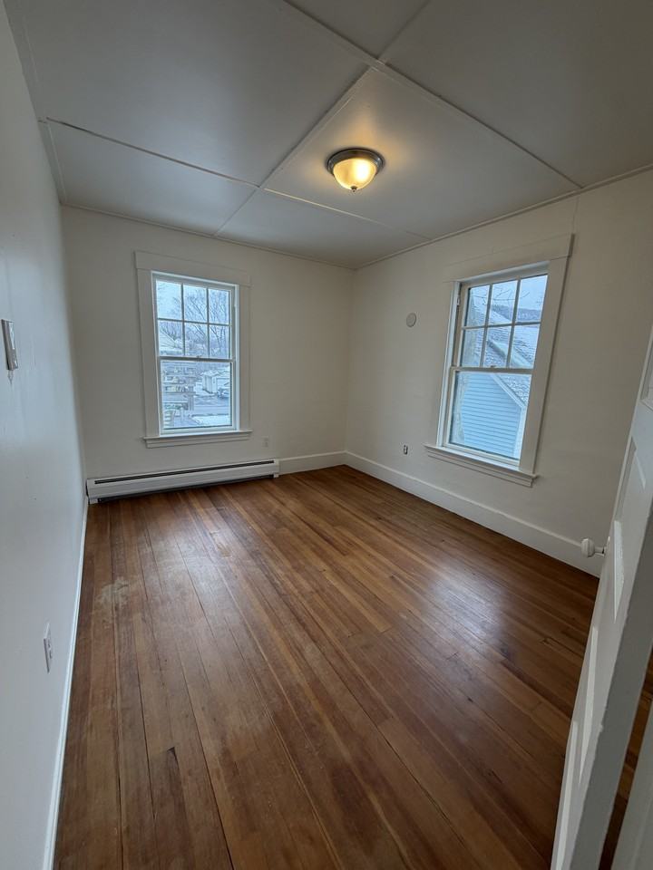 78 Central Street. Brattleboro Vermont - Photo 5 of 14