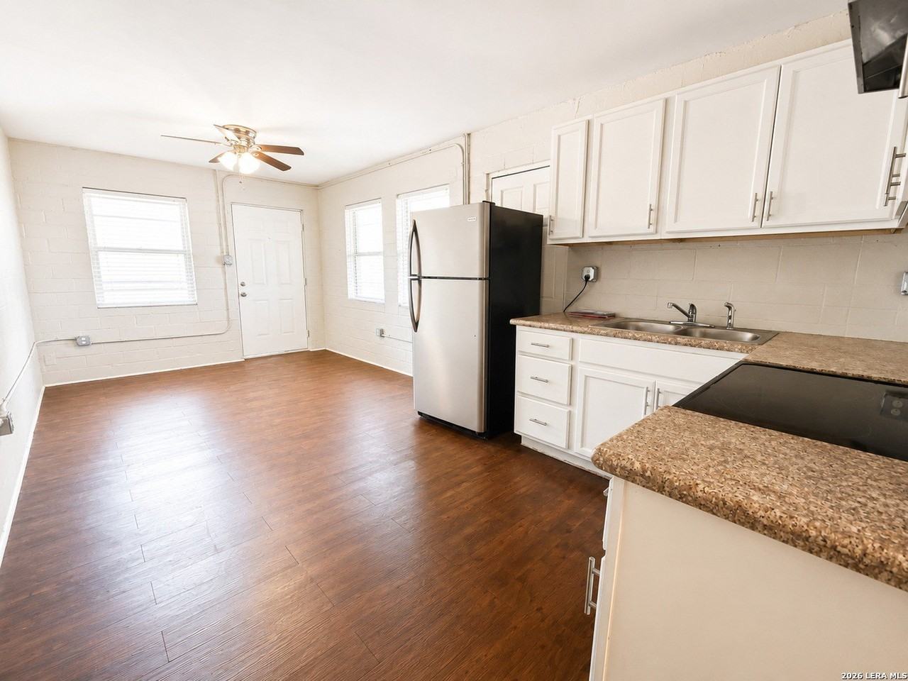 1536 W Hollywood Ave #1536 - Photo 3 of 14