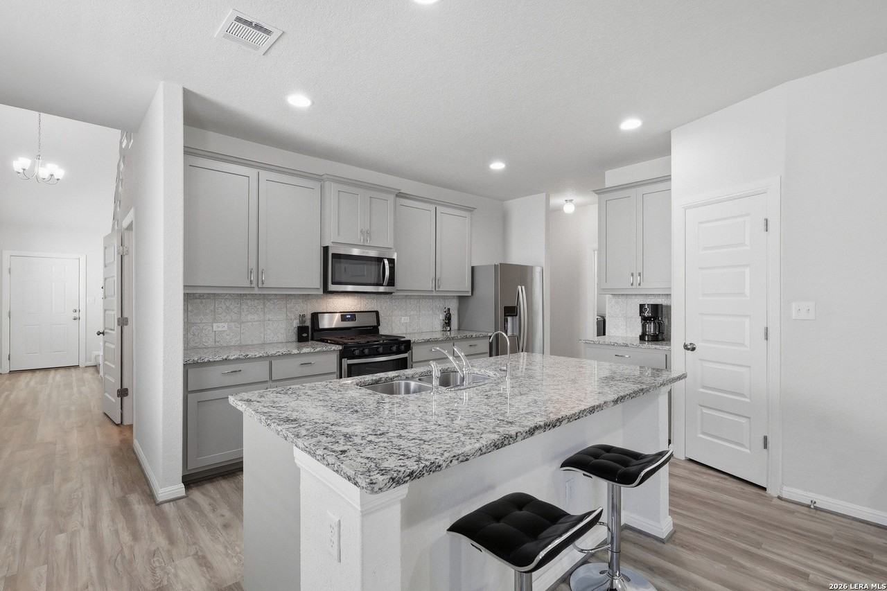 15055 Summer Lynn Pl - Photo 5 of 32