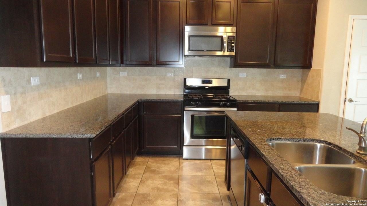 23410 Woodlawn Rdg - Photo 5 of 30