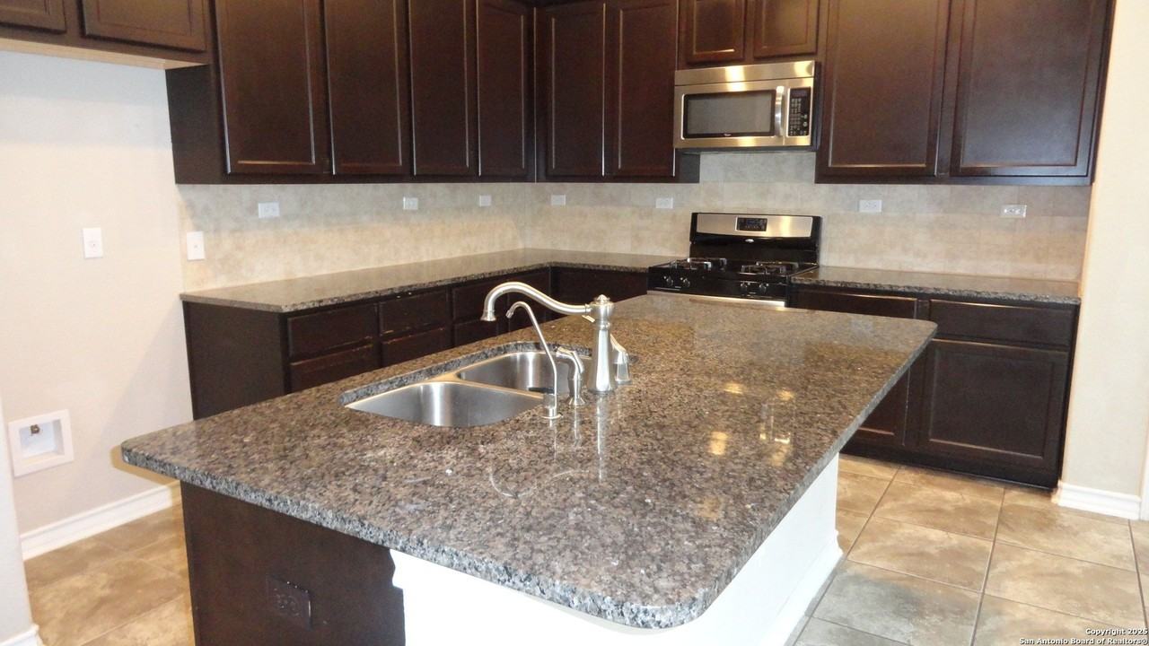23410 Woodlawn Rdg - Photo 6 of 30