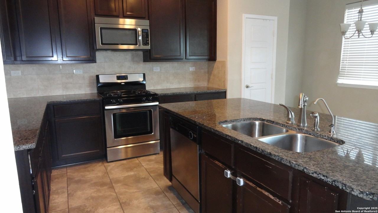 23410 Woodlawn Rdg - Photo 7 of 30