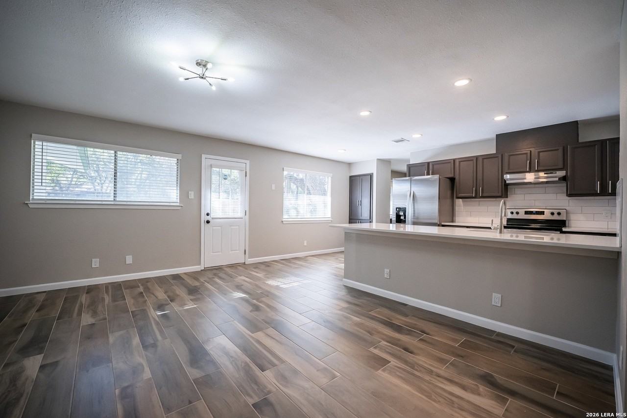 5628 Charlie Chan Dr - Photo 4 of 25
