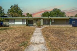 131 Brettonwood Dr - Photo 1 of 1