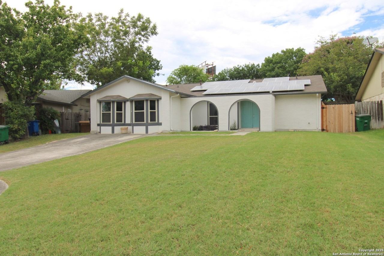 3807 Briarhaven St - Photo 2 of 24