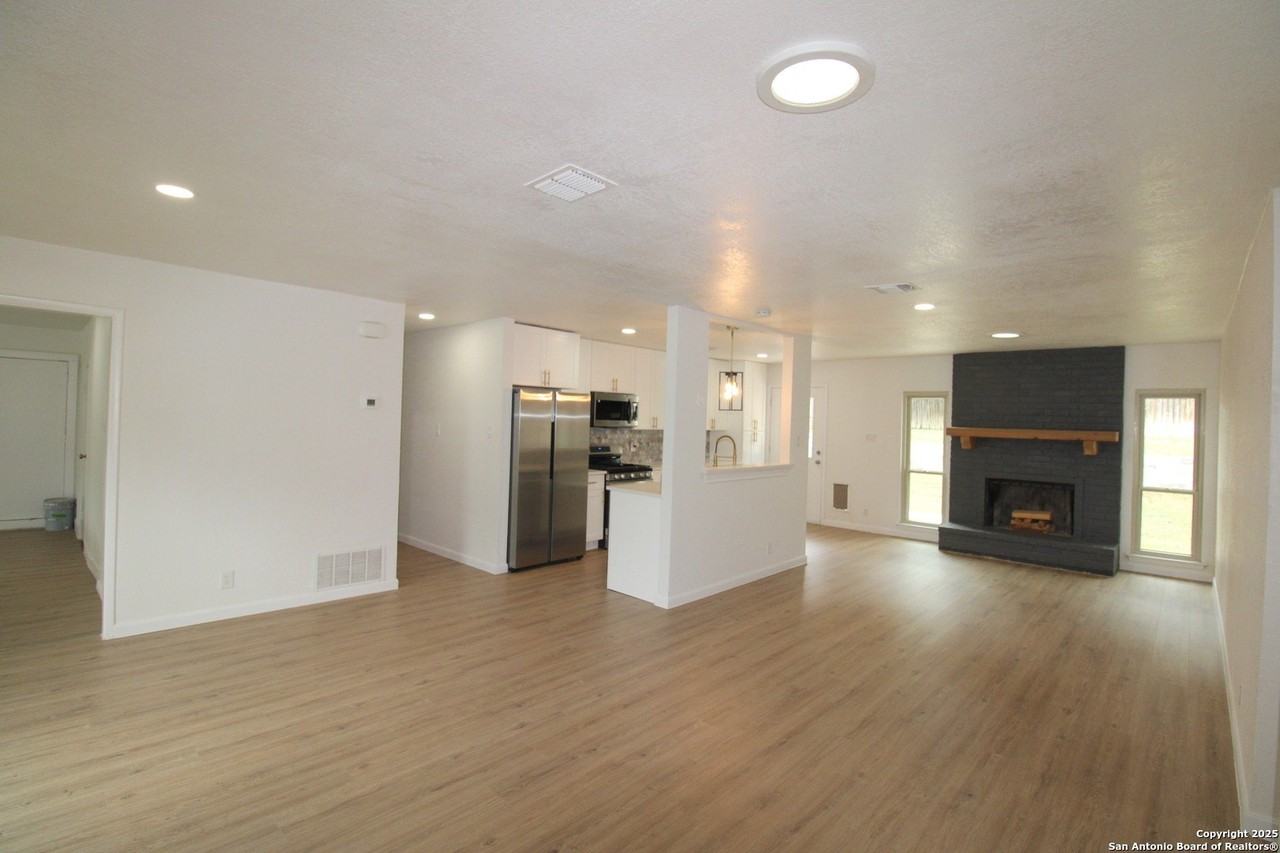3807 Briarhaven St - Photo 3 of 24