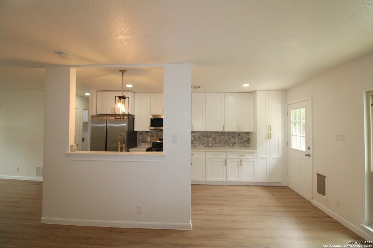 3807 Briarhaven St - Photo 6 of 24