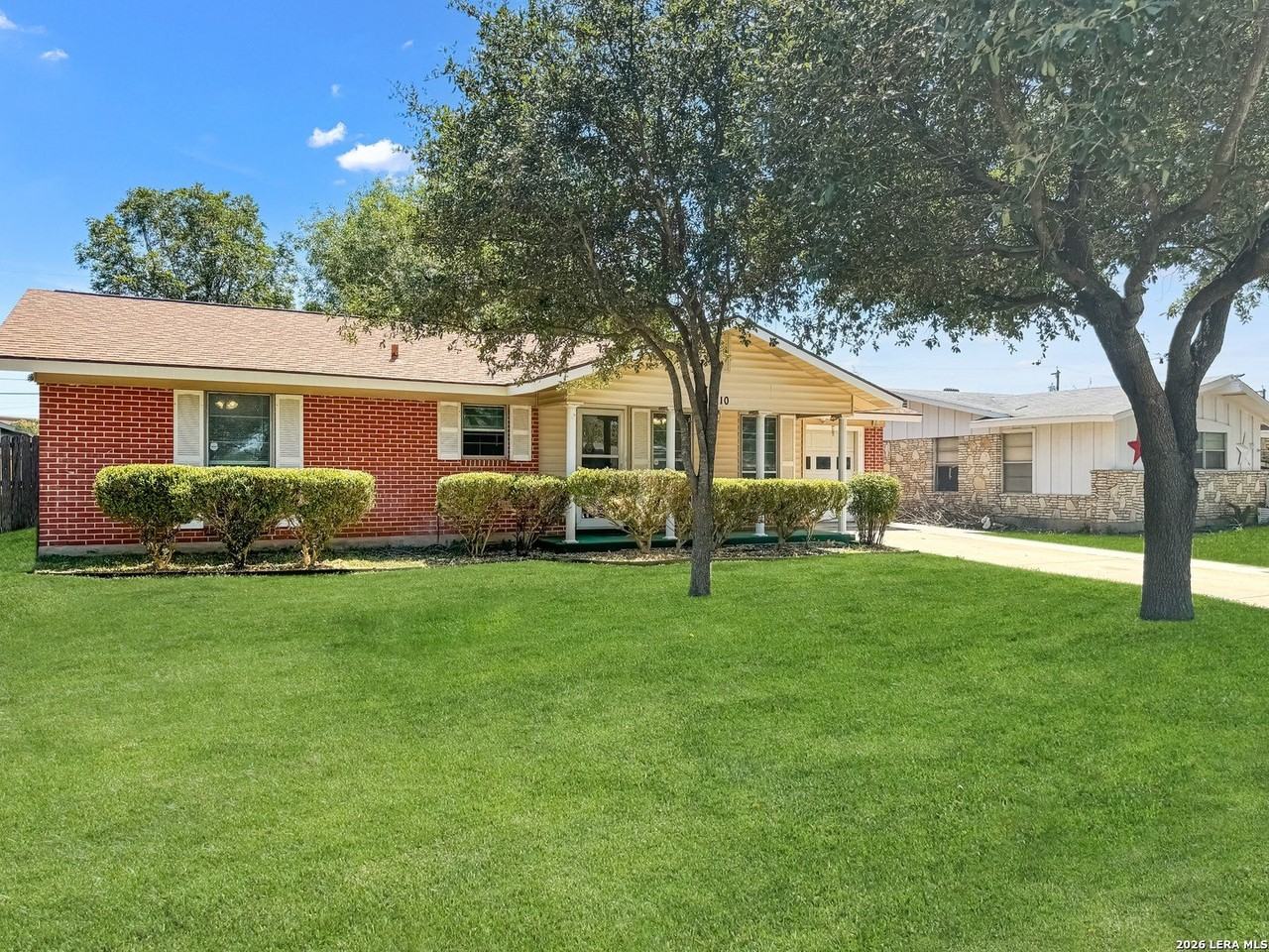 310 Mahota Dr - Photo 2 of 36