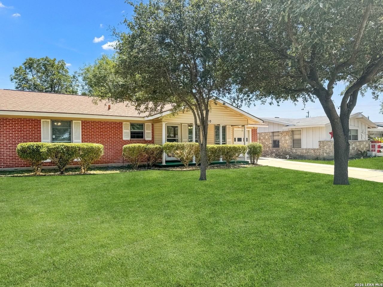 310 Mahota Dr - Photo 3 of 36
